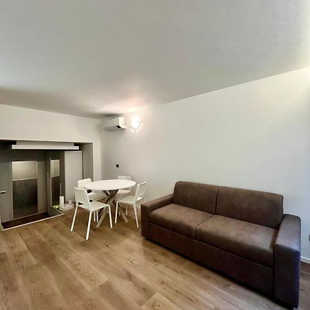 Central Side Apartment Милан Экстерьер фото