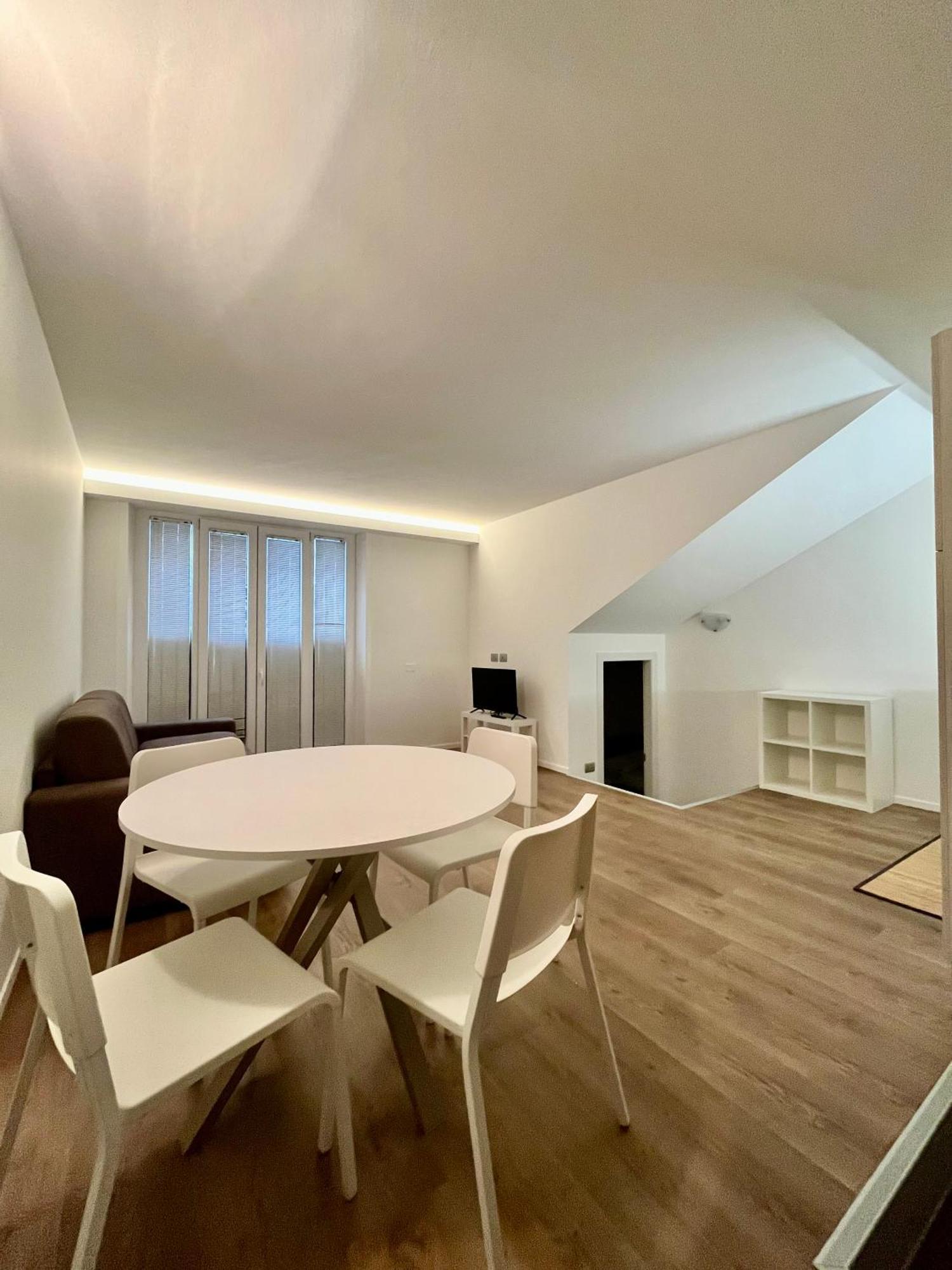 Central Side Apartment Милан Экстерьер фото
