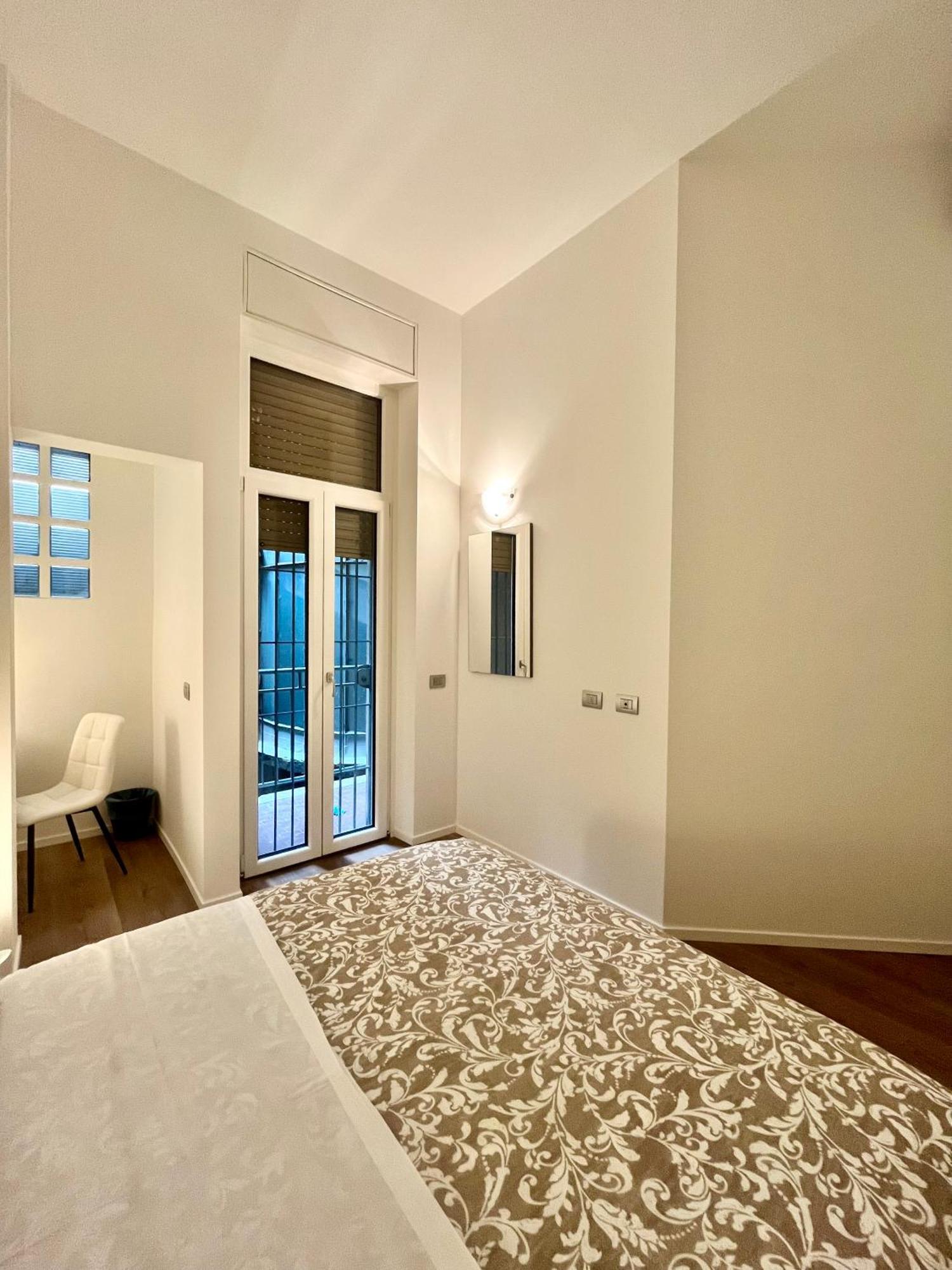 Central Side Apartment Милан Экстерьер фото