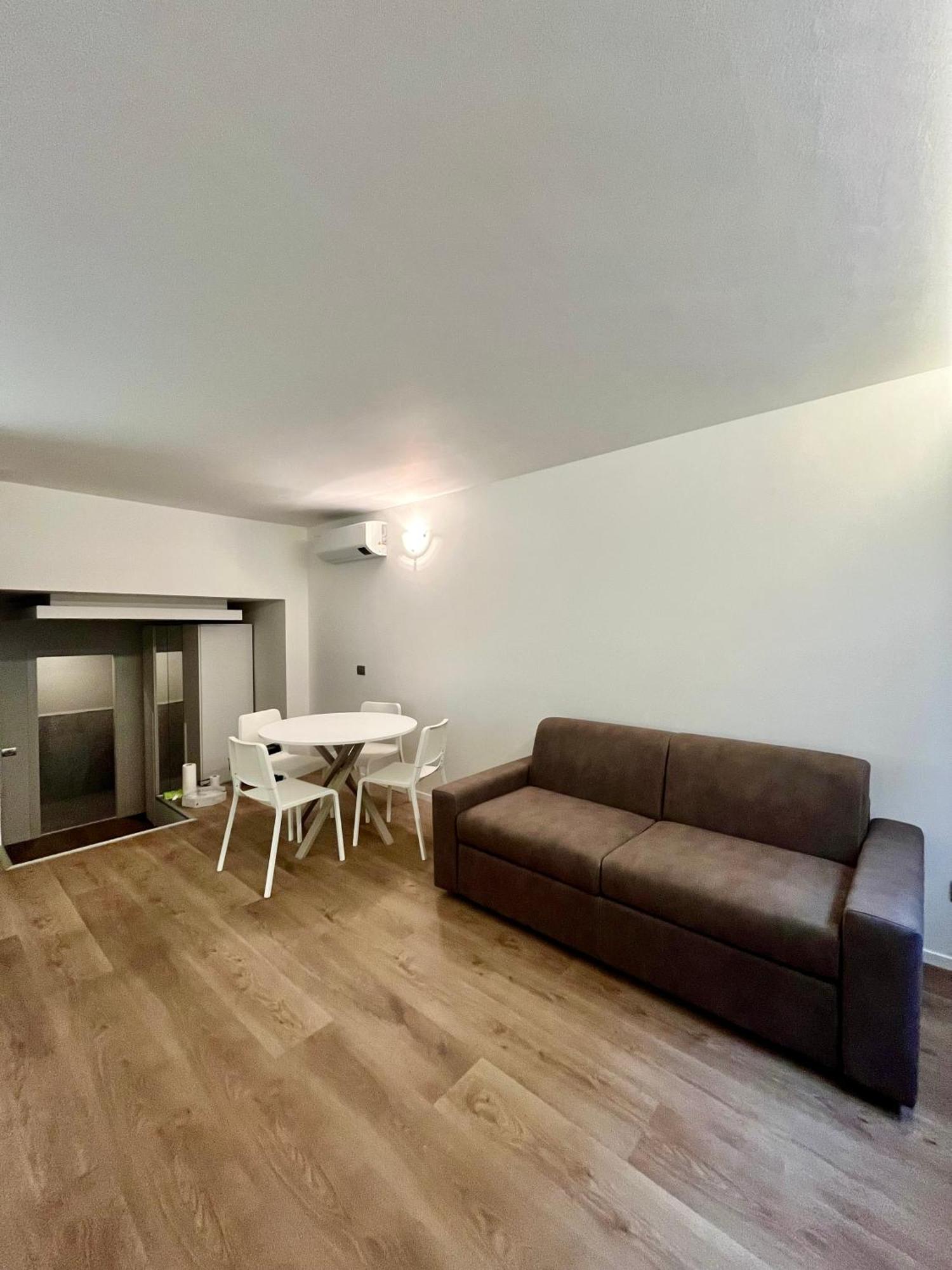 Central Side Apartment Милан Экстерьер фото