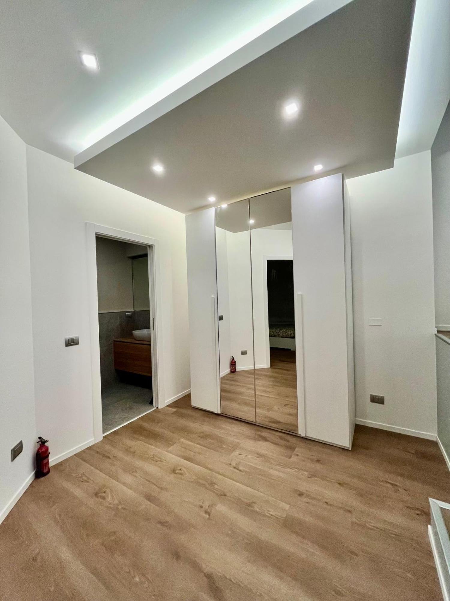 Central Side Apartment Милан Экстерьер фото